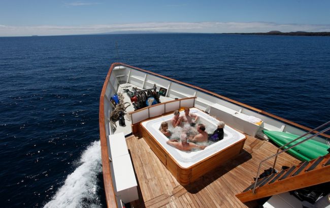 Grace-Jacuzzi-Area-with-guests