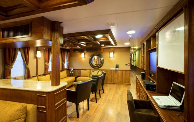 Grace-Saloon-Monaco-Deck