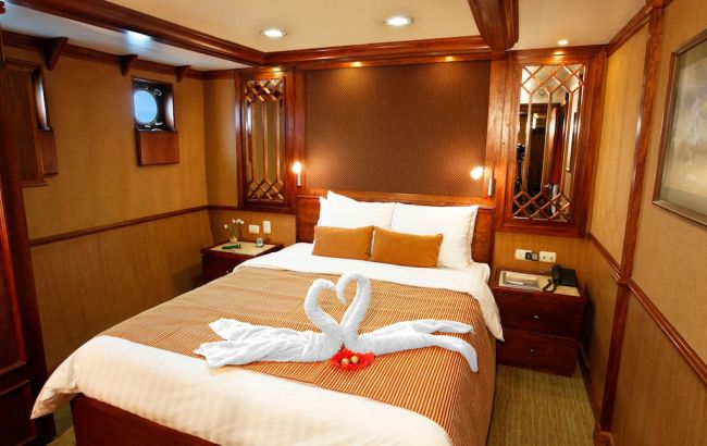 Grace-Double-Stateroom-Carolina-Deck