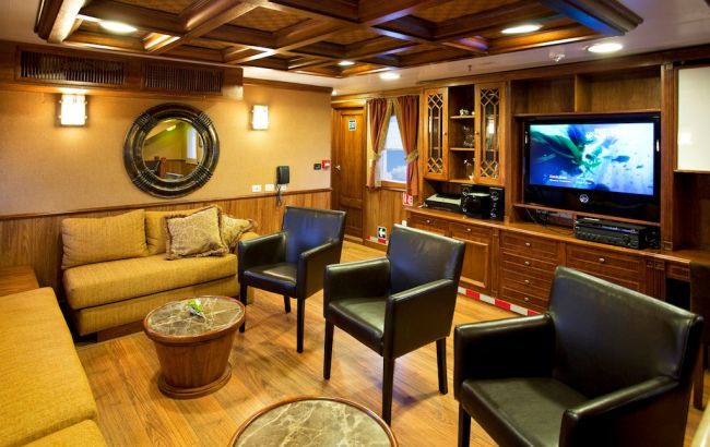 Grace-Saloon2-Monaco-Deck